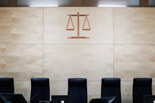 Un homme sera jugé devant la Cour d'assises de la Haute-Savoie, à Annecy (F), dès lundi après la mort d'une escort-girl en 2019. Le corps de la victime avait été retrouvé dans une valise incendiée et enterrée dans la forêt de Marin, proche de Thon...